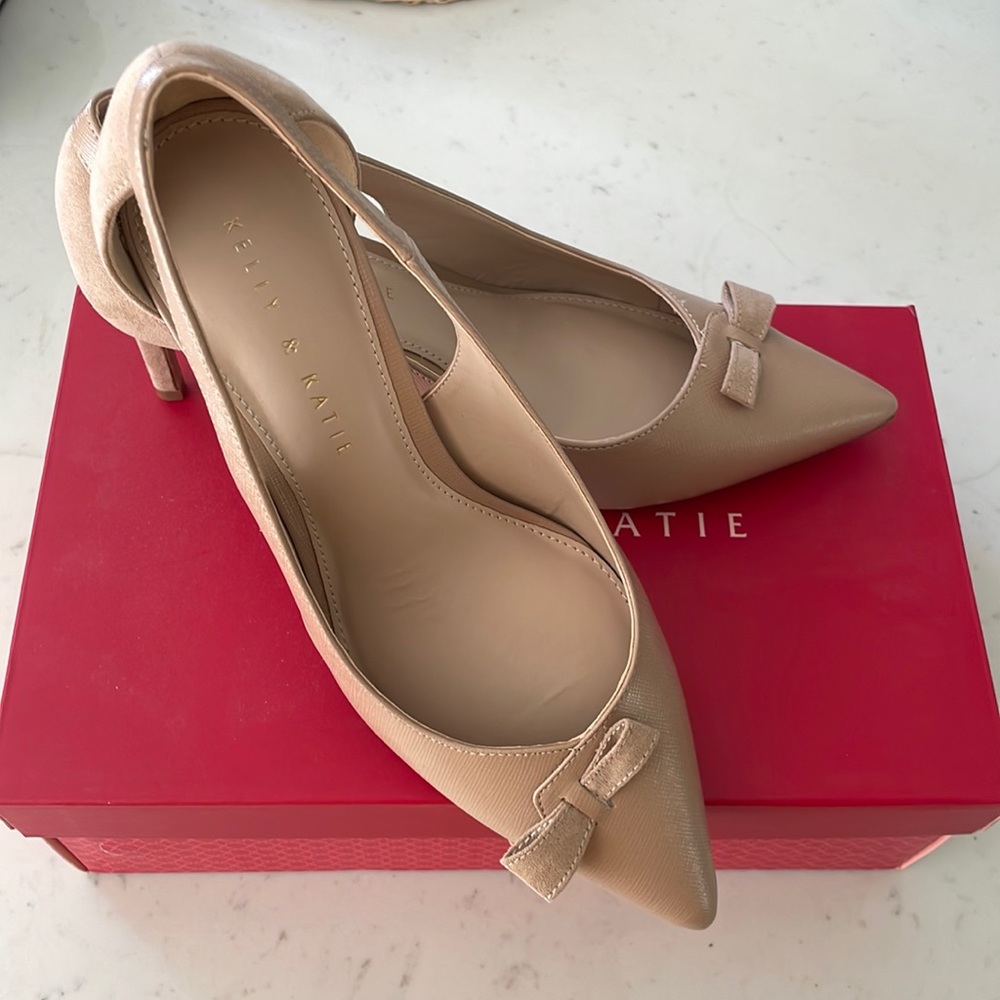 Kelly & Katie Dark Beige Saffiano Heels size 8.5